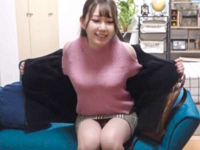 【ヤリ部屋で連れ込みSEX隠し撮り】ビジュ良好でムチムチ体型の19歳シロウト女子が騎乗位ハメで結合するエッチ動画！_の画像